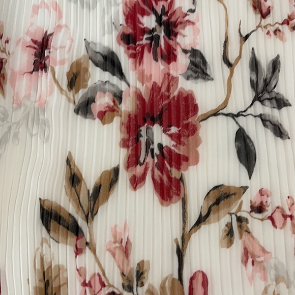 White House Black Market Pleated Blouse - Picture 8 of 13